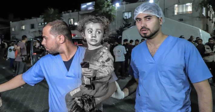İsrail hastanenin ardından ibadethaneleri hedef aldı