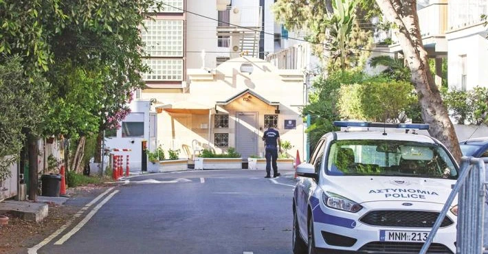 İsrail'in Güney Kıbrıs'taki büyükelçilik binası yakınında bomba patladı