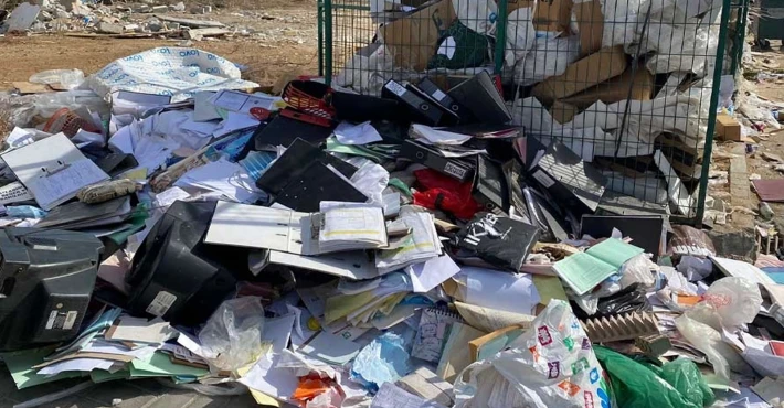 Alayköy Sanayi Bölgesi’nde çöpe atılmış çok sayıda belge bulundu