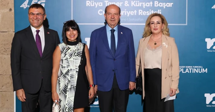Cumhurbaşkanı Ersin Tatar ve eşi Sibel Tatar, Cumhuriyet Resitali’ni izledi