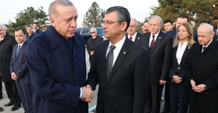 Erdoğan ve Özel, tören öncesinde tokalaştı: "Ata'nın huzurunda siyasi rekabet olmaz"