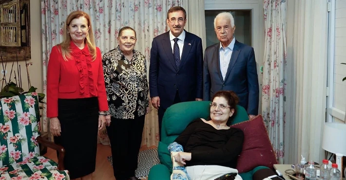 Türkiye Cumhuriyeti Cumhurbaşkanı Yardımcısı Cevdet Yılmaz, 3. Cumhurbaşkanı Derviş Eroğlu'nu ziyaret etti