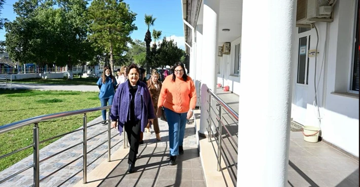 Başbakanın eşi Zerrin Üstel, özel eğitim okullarını ziyaret etti