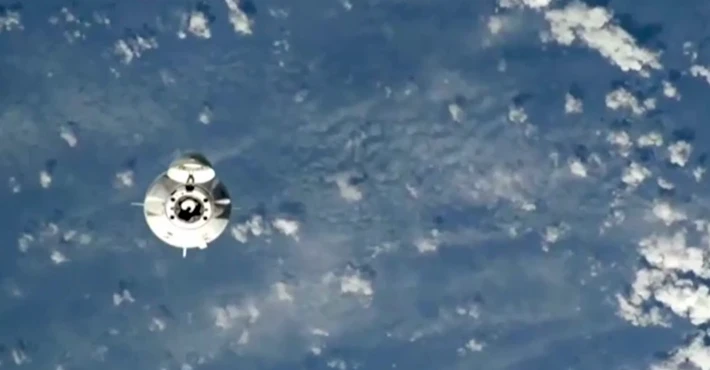 Dragon uzay aracı Uluslararası Uzay İstasyonu'na kenetlendi