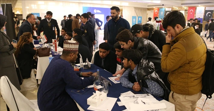 Türk üniversiteleri, Pakistan'daki eğitim fuarında öğrencilerle buluştu