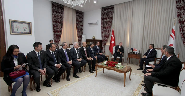 Başbakan Üstel, TBMM Milli Savunma Komisyonu Başkanı Akar ve beraberindeki heyeti kabul etti