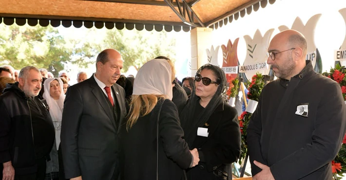Cumhurbaşkanı Tatar ve eşi Sibel Tatar, Erdem Oskar’ın cenaze törenine katıldı