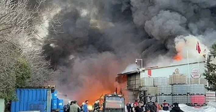 Kocaeli'de korkutan fabrika yangını