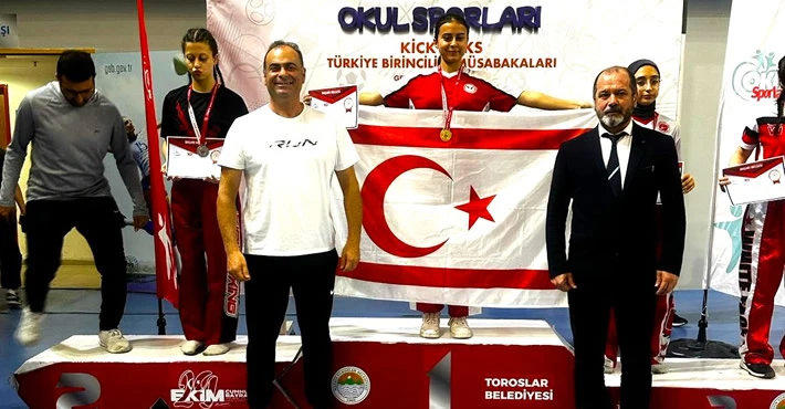 Milli Eğitim Bakanı Çavuşoğlu, Kick Boks Türkiye Şampiyonası’nda ödül alan sporcuları kutladı