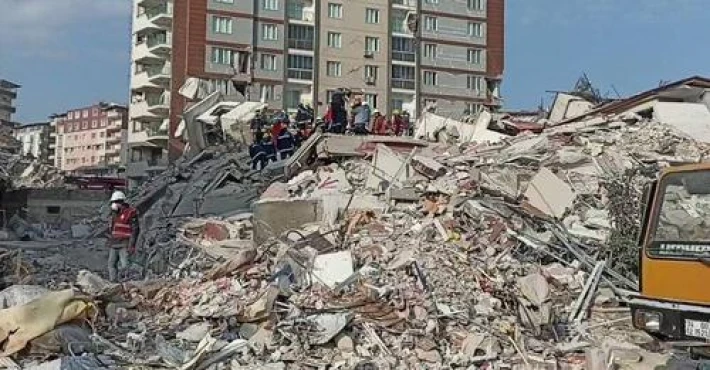 Hatay'da 94 kişinin öldüğü Buket Apartmanı'nın zemin etüt raporu belediye onaysız çıktı