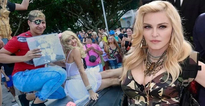 Madonna'dan ücretsiz konser: Binlerce kişi akın etti