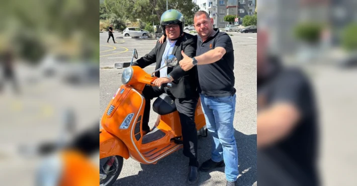 Maliye Bakanı Berova motosiklet ehliyetini aldı