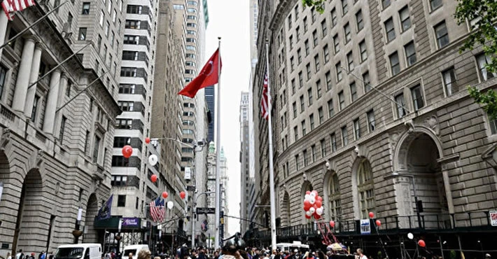 Türk bayrağı New York semalarında