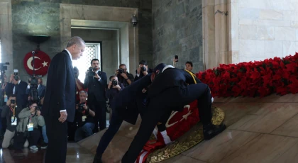Cumhurbaşkanı Erdoğan başkanlığındaki devlet erkanı, Cumhuriyet'in 100'üncü yılında Anıtkabir'i ziyaret etti