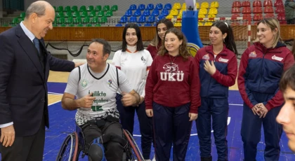 Cumhurbaşkanı Ersin Tatar, Türkiye Tekerlekli Sandalye Basketbol Süper Lig karşılaşmasını izledi