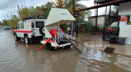 Sivil Savunma ekipleri su baskınlarına müdahalede bulundu