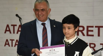 Bakan Çavuşoğlu, Yabancılara Türkçe Öğretimi Kursu’nu başarıyla tamamlayan öğrencilere sertifikalarını takdim etti