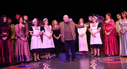 Lefkoşa Belediye Tiyatrosu’nun yeni oyunu “Tartüf 24” prömiyer yaptı
